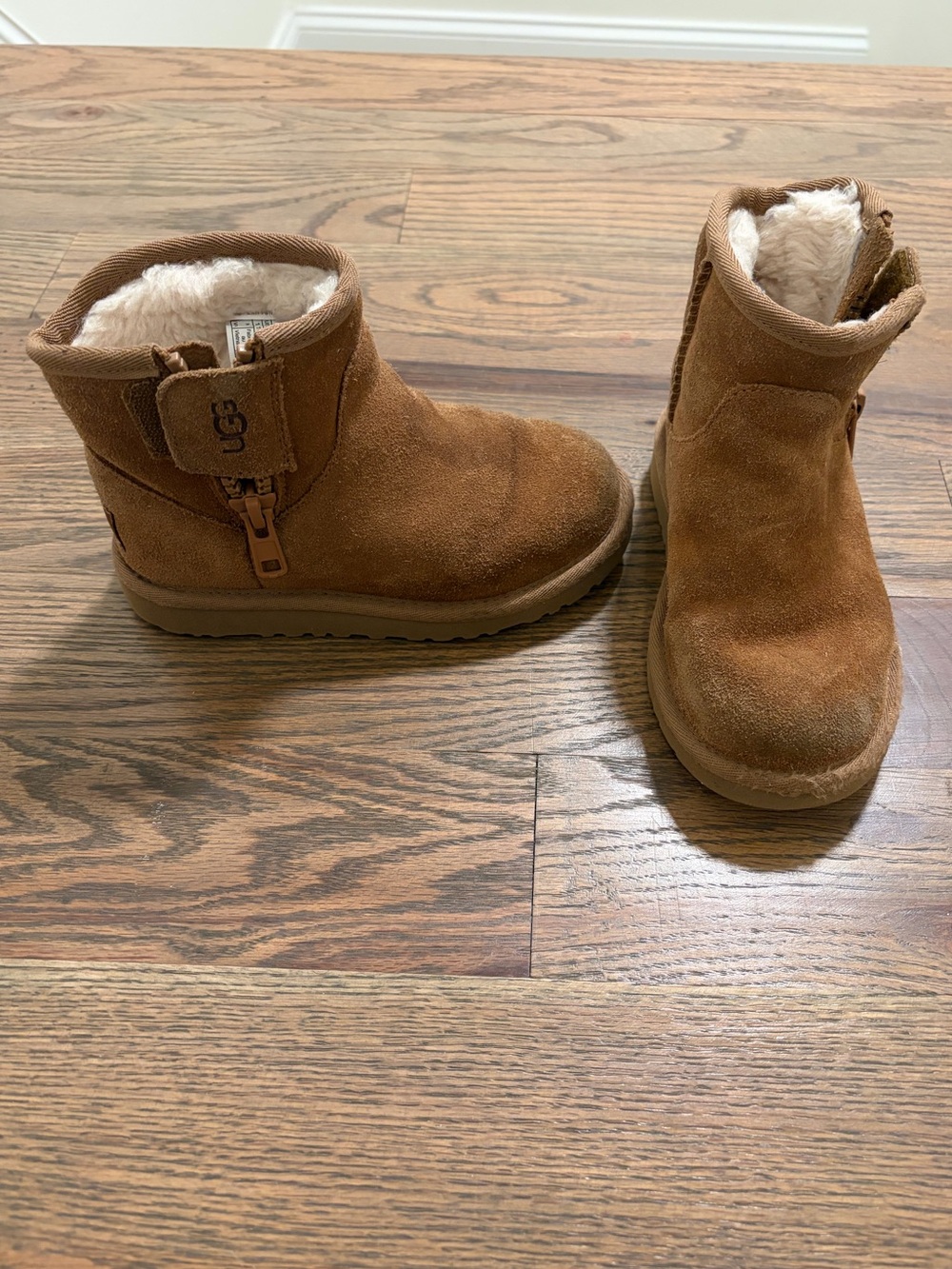 Ugg kids size 11 boots fair condition